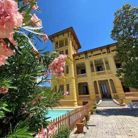 Moorings ホテル 3*