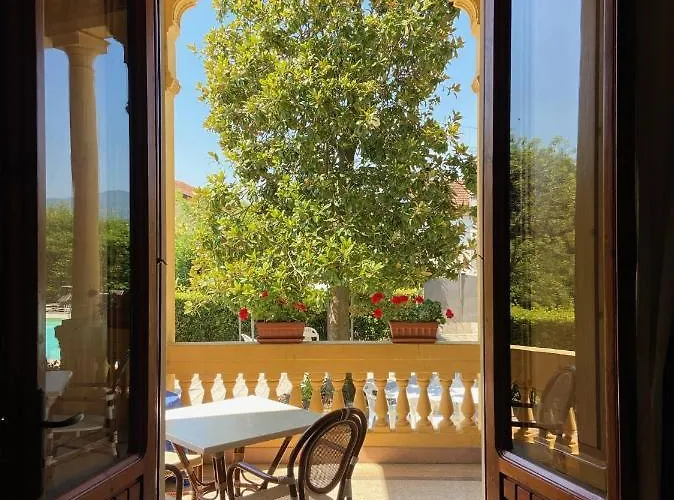 Moorings 3* Barga